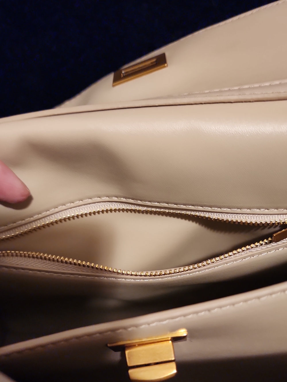 Price Drop ♡♡♡ Verano Hill Suede Shoulder Bag - Picture 10 of 16